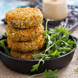 Hamburguesas de quínoa con ensalada