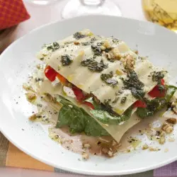 ቀዝቃዛ lasagna zucchini, paprika እና አይብ