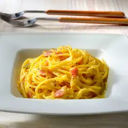 Tallarines a la carbonara de crema thermomix