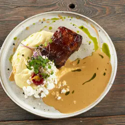 Costillar de cerdo con puré picante